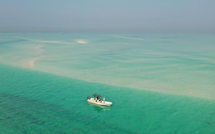 Khor Faridah Boat with sandbank and Seagrass© Daniel Mateos Molina– ENWWF